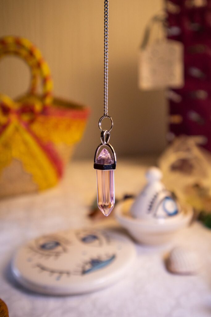 Pendulo esoterico de mineral para terapia energética